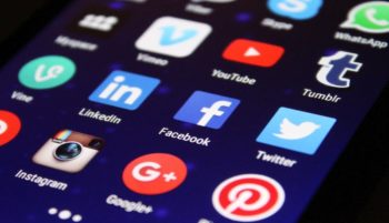 Facebook te advertirá si una publicación está desactualizada